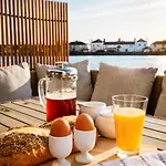 Dog-friendly Seaview Daire