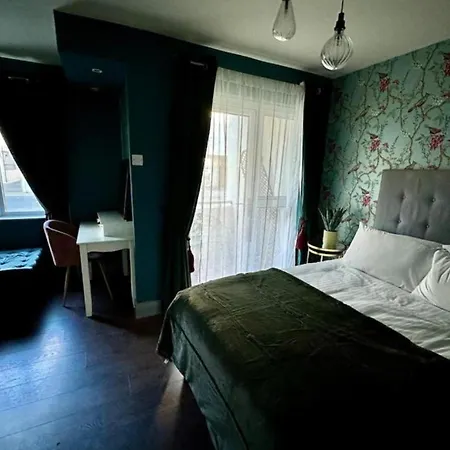 Dog-friendly Seaview *