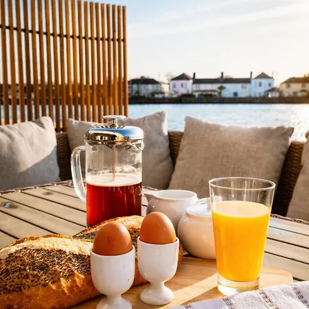 Dog-friendly Seaview Apartment