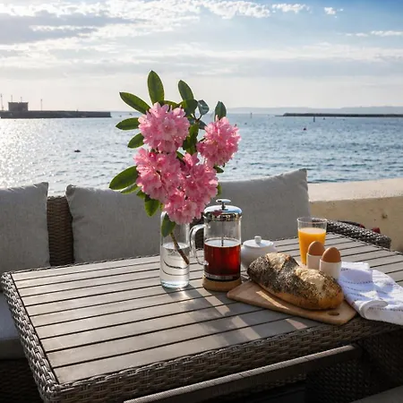 Dog-friendly Seaview Apartament *