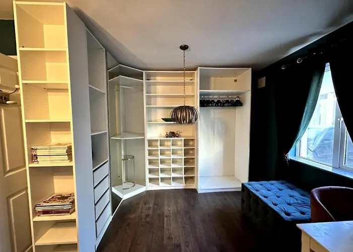 Dog-friendly Seaview Apartment *